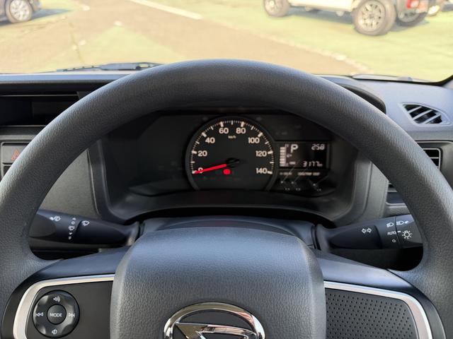 ハイゼットカーゴデッキバンＧ　走行距離３１７７キロ　両側スライドドア１年保証・走行距離無制限　新車保証継承対応　６，８ディスプレイオーディオ　バックカメラ　キーフリーシステム　スマートアシスト　コーナーセンサー　純正ラバーマット　アイドリングストップ（埼玉県）の中古車