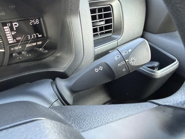 ハイゼットカーゴデッキバンＧ　走行距離３１７７キロ　両側スライドドア１年保証・走行距離無制限　新車保証継承対応　６，８ディスプレイオーディオ　バックカメラ　キーフリーシステム　スマートアシスト　コーナーセンサー　純正ラバーマット　アイドリングストップ（埼玉県）の中古車