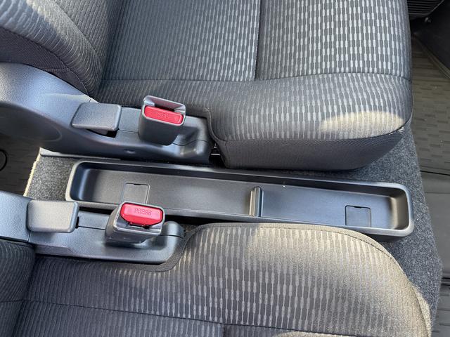 ハイゼットカーゴデッキバンＧ　走行距離３１７７キロ　両側スライドドア１年保証・走行距離無制限　新車保証継承対応　６，８ディスプレイオーディオ　バックカメラ　キーフリーシステム　スマートアシスト　コーナーセンサー　純正ラバーマット　アイドリングストップ（埼玉県）の中古車