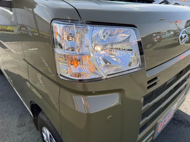 ハイゼットカーゴデッキバンＧ　走行距離３１７７キロ　両側スライドドア１年保証・走行距離無制限　新車保証継承対応　６，８ディスプレイオーディオ　バックカメラ　キーフリーシステム　スマートアシスト　コーナーセンサー　純正ラバーマット　アイドリングストップ（埼玉県）の中古車