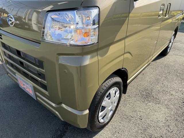 ハイゼットカーゴデッキバンＧ　走行距離３１７７キロ　両側スライドドア１年保証・走行距離無制限　新車保証継承対応　６，８ディスプレイオーディオ　バックカメラ　キーフリーシステム　スマートアシスト　コーナーセンサー　純正ラバーマット　アイドリングストップ（埼玉県）の中古車