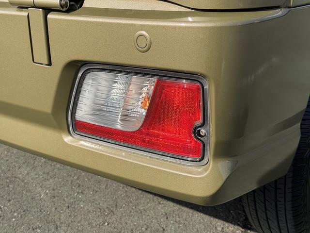 ハイゼットカーゴデッキバンＧ　走行距離３１７７キロ　両側スライドドア１年保証・走行距離無制限　新車保証継承対応　６，８ディスプレイオーディオ　バックカメラ　キーフリーシステム　スマートアシスト　コーナーセンサー　純正ラバーマット　アイドリングストップ（埼玉県）の中古車