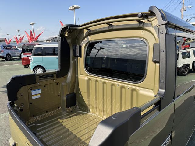 ハイゼットカーゴデッキバンＧ　走行距離３１７７キロ　両側スライドドア１年保証・走行距離無制限　新車保証継承対応　６，８ディスプレイオーディオ　バックカメラ　キーフリーシステム　スマートアシスト　コーナーセンサー　純正ラバーマット　アイドリングストップ（埼玉県）の中古車