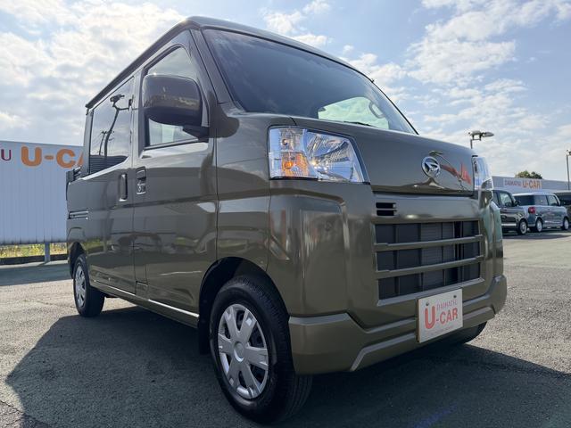 ハイゼットカーゴデッキバンＧ　走行距離３１７７キロ　両側スライドドア１年保証・走行距離無制限　新車保証継承対応　６，８ディスプレイオーディオ　バックカメラ　キーフリーシステム　スマートアシスト　コーナーセンサー　純正ラバーマット　アイドリングストップ（埼玉県）の中古車