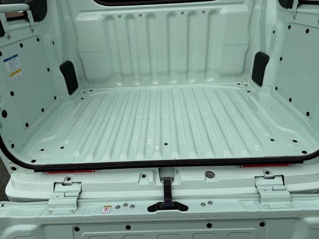 ハイゼットカーゴデッキバンG 6.8インチディスプレイオーディオ Bカメラ走行距離1964キロ 新車保証継承対応 1年保証・走行無制限 両側スライドドア スマートキー ラバーマット 衝突回避支援システム 前後コーナーセンサー オートライト 電動格納ミラー(埼玉県)の中古車