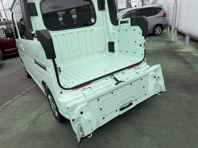 ハイゼットカーゴデッキバンG 6.8インチディスプレイオーディオ Bカメラ走行距離1964キロ 新車保証継承対応 1年保証・走行無制限 両側スライドドア スマートキー ラバーマット 衝突回避支援システム 前後コーナーセンサー オートライト 電動格納ミラー(埼玉県)の中古車