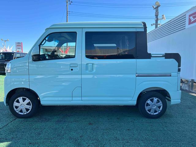 ハイゼットカーゴデッキバンＧ　走行１３５９キロ／ディスプレイオーディオ１年保証距離無制限　走行距離１３５９キロ　ディスプレイオーディオ　アイドリングストップ　電動格納式ドアミラー　プッシュボタンスタート　両側スライドドア（埼玉県）の中古車