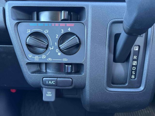 ハイゼットカーゴデッキバンＧ　走行１３５９キロ／ディスプレイオーディオ１年保証距離無制限　走行距離１３５９キロ　ディスプレイオーディオ　アイドリングストップ　電動格納式ドアミラー　プッシュボタンスタート　両側スライドドア（埼玉県）の中古車