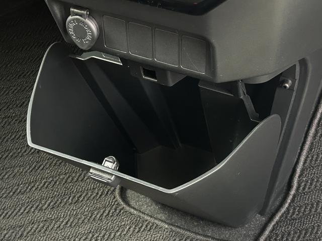 トールカスタムＧ　９インチディスプレイオーディオ　パノラマモニター保証　新車保証・まごころ保証　１年間・走行距離無制限付き・９インチディスプレイオーディオ装備・パノラマカメラ・ＬＥＤヘッドライト装備・ＬＥＤフォグ装備（東京都）の中古車