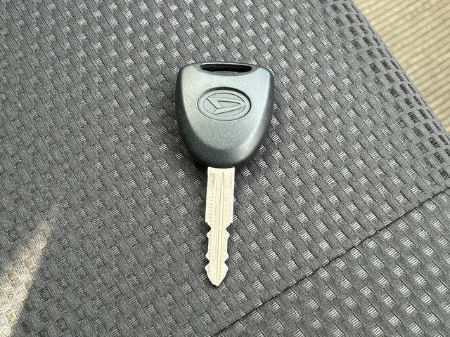 ミライースX リミテッドSA CDチューナー・キーレスキー付保証 1年間・距離無制限付き 禁煙車両 盗難防止 ecoIDLE 両席エアバック 横滑防止装置 衝突安全ボディ 運転席エアバッグ アルミ キーレスキー ABS 記録簿 追突被害軽減ブレーキ(東京都)の中古車