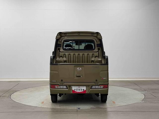 ハイゼットカーゴデッキバンG SAIII CDチューナー・キーレスキー付保証 新車保証・まごころ保証 1年間・走行距離無制限付き スマアシ・4WD・CDデッキ・キーレスキー・5速MT・LEDヘッドライト・マニュアルエアコン・ETC(東京都)の中古車