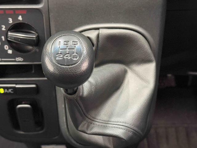 ハイゼットカーゴデッキバンG SAIII CDチューナー・キーレスキー付保証 新車保証・まごころ保証 1年間・走行距離無制限付き スマアシ・4WD・CDデッキ・キーレスキー・5速MT・LEDヘッドライト・マニュアルエアコン・ETC(東京都)の中古車