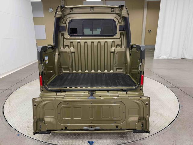 ハイゼットカーゴデッキバンG SAIII CDチューナー・キーレスキー付保証 新車保証・まごころ保証 1年間・走行距離無制限付き スマアシ・4WD・CDデッキ・キーレスキー・5速MT・LEDヘッドライト・マニュアルエアコン・ETC(東京都)の中古車