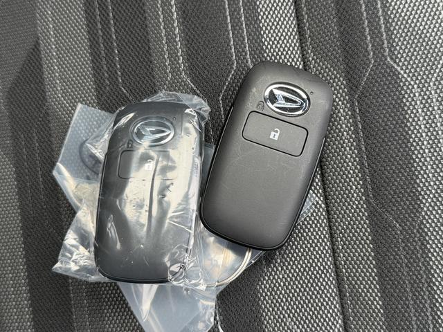 タフトGターボ ダーククロムベンチャー パノラマモニター付保証 新車保証・まごころ保証 1年間・走行距離無制限付き 追従クルコン 誤発進抑制機能 パノラマモニター対応 安全ボディ 禁煙 シートヒータ イモビライザ ワンオーナ 車線逸脱警報装置 オートライト(東京都)の中古車