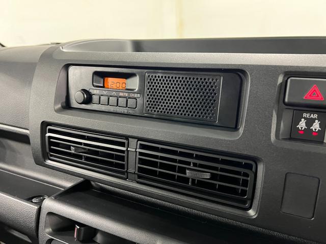 ハイゼットカーゴＤＸ　走行６キロ／オートライト／クリアランスソナー１年保証距離無制限　走行距離６キロ　ＦＭＡＭラジオ　クリアランスソナー　オートライト　アイドリングストップ　両側スライドドア　マニュアルエアコン（埼玉県）の中古車