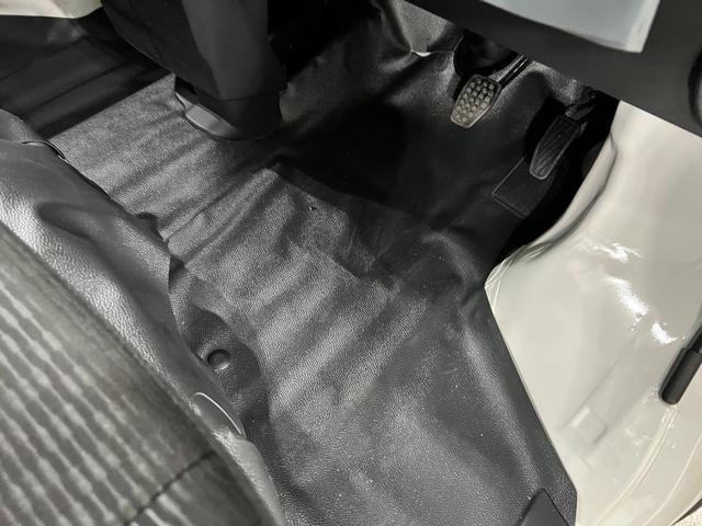 ハイゼットカーゴＤＸ　走行６キロ／オートライト／クリアランスソナー１年保証距離無制限　走行距離６キロ　ＦＭＡＭラジオ　クリアランスソナー　オートライト　アイドリングストップ　両側スライドドア　マニュアルエアコン（埼玉県）の中古車