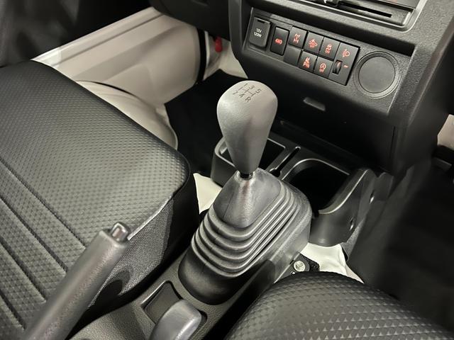 ハイゼットトラック 中古車 スタンダード　農用スペシャル　４ＷＤ／ＭＴ車／走行６キロ１年保証距離無制限　走行距離６キロ　ＦＭＡＭラジオ　助手席エアバック　クリアランスソナー　オートマチックハイビーム　オートライト　アイドリングストップ　大型ＬＥＤ荷台作業灯