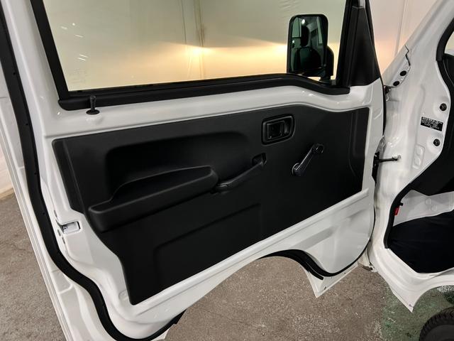 ハイゼットトラックスタンダード 農用スペシャル 4WD/MT車/走行6キロ1年保証距離無制限 走行距離6キロ FMAMラジオ 助手席エアバック クリアランスソナー オートマチックハイビーム オートライト アイドリングストップ 大型LED荷台作業灯(埼玉県)の中古車