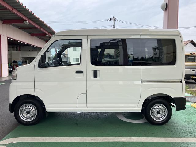 ハイゼットカーゴデラックス　前席パワーウインドウ　キーレスエントリー保証　新車保証・まごころ保証　１年間・走行距離無制限付き　キーレスエントリー　オートライト　オートハイビーム　前席パワーウインドウ　リヤベンチシート（東京都）の中古車