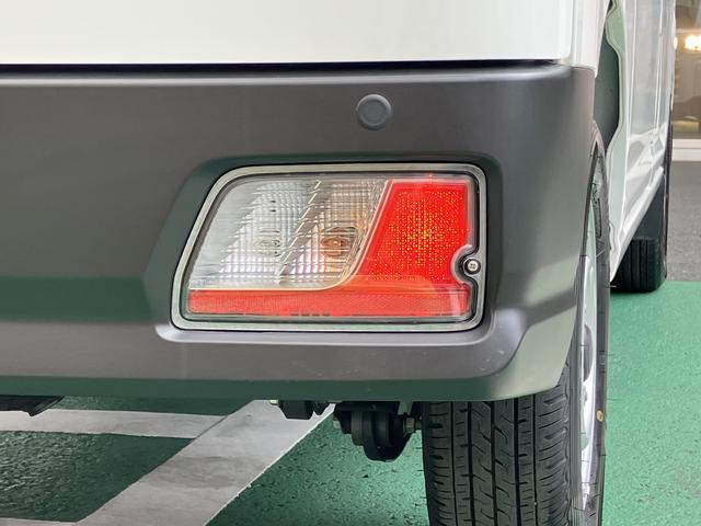 ハイゼットカーゴデラックス　前席パワーウインドウ　キーレスエントリー保証　新車保証・まごころ保証　１年間・走行距離無制限付き　キーレスエントリー　オートライト　オートハイビーム　前席パワーウインドウ　リヤベンチシート（東京都）の中古車