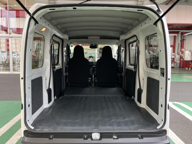 ハイゼットカーゴデラックス　前席パワーウインドウ　キーレスエントリー保証　新車保証・まごころ保証　１年間・走行距離無制限付き　キーレスエントリー　オートライト　オートハイビーム　前席パワーウインドウ　リヤベンチシート（東京都）の中古車