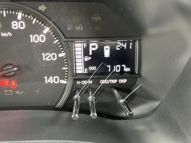 ハイゼットカーゴデラックス　前席パワーウインドウ　キーレスエントリー保証　新車保証・まごころ保証　１年間・走行距離無制限付き　キーレスエントリー　オートライト　オートハイビーム　前席パワーウインドウ　リヤベンチシート（東京都）の中古車