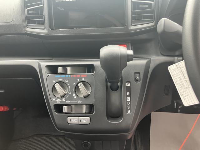 ミライースＬ　ＳＡIII１３インチフルホイールキャップ　マルチリフレクターハロゲンヘッドランプ　可倒式ドアミラー　自発光式デジタルメーターアンバーイルミネーションメーター　マニュアルエアコン（ダイヤル式）　キーレスエントリー（静岡県）の中古車