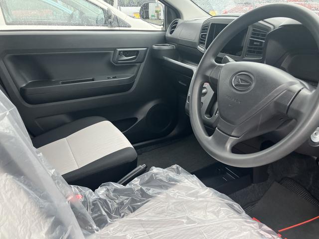 ミライースＬ　ＳＡIII１３インチフルホイールキャップ　マルチリフレクターハロゲンヘッドランプ　可倒式ドアミラー　自発光式デジタルメーターアンバーイルミネーションメーター　マニュアルエアコン（ダイヤル式）　キーレスエントリー（静岡県）の中古車