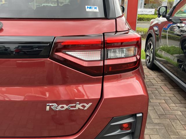 ロッキープレミアムＧ　ＨＥＶアルミホイール　ＵＶＩＲカット遮音ガラス　フルＬＥＤヘッドランプ　キーフリーシステム　革巻きステアリングホイール　本革シフトノブ　アクティブマルチインフォメーションメーター（静岡県）の中古車