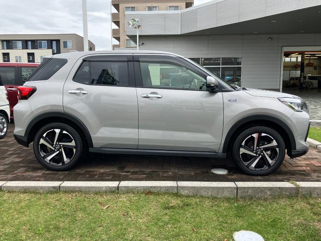 ロッキープレミアムＧ　ＨＥＶ１７インチアルミホイール　ＵＶＩＲカット遮音ガラス　フルＬＥＤヘッドランプ　キーフリーシステム　革巻きステアリングホイール　本革シフトノブ　アクティブマルチインフォメーションメーター（静岡県）の中古車