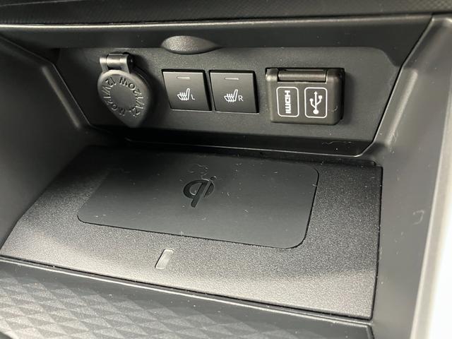 ロッキープレミアムＧ　ＨＥＶ１７インチアルミホイール　ＵＶＩＲカット遮音ガラス　フルＬＥＤヘッドランプ　キーフリーシステム　革巻きステアリングホイール　本革シフトノブ　アクティブマルチインフォメーションメーター（静岡県）の中古車