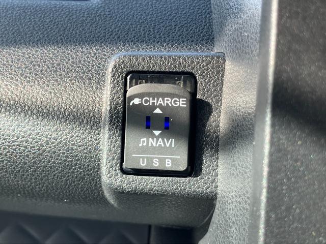 タントカスタムＲＳ１５インチアルミホイール　キーフリーシステム　プッシュボタンスタート　オートエアコン（プッシュ式）　フルＬＥＤヘッドランプ　オート格納式カラードドアミラー　本革巻ステアリングホイール（静岡県）の中古車