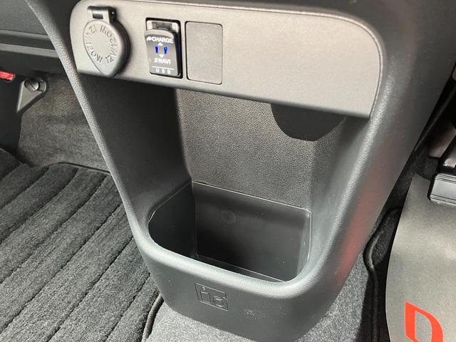 ムーヴキャンバスＧメイクアップリミテッド　ＳＡIII１４インチフルホイールキャップ　ＬＥＤヘッドランプ　キーフリーシステム　両側パワースライドドア　オートエアコン（プッシュ式）　オートライト　置きラクボックス（静岡県）の中古車