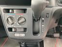 １３インチフルホイールキャップ　マルチリフレクターハロゲンヘッドランプ　可倒式ドアミラー　自発光式デジタルメーターアンバーイルミネーションメーター　マニュアルエアコン（ダイヤル式）　キーレスエントリー（静岡県）の中古車
