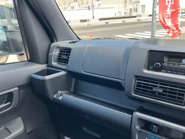 ハイゼットカーゴＤＸＣＶＴ　撥水フルファブリックシート表皮　オーバーヘッドシェルフ　アッパートレイ　キーレスエントリー　ユースフルナット（３１ヶ所）（静岡県）の中古車