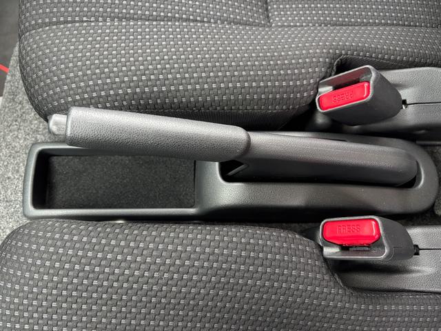 ハイゼットカーゴクルーズＳＡIII２ＷＤ　ＭＴ　電動格納式カラードドアミラー　ＵＶカットガラス（フロントウィンドウ）　１２インチフルホイールキャップ　撥水フルファヴリックシート表皮　キーレスエントリー　マニュアルエアコン（静岡県）の中古車