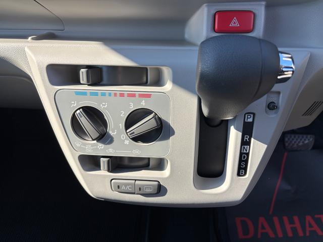 ミライースＸ　ＳＡIII１４インチフルホイールキャップ　ＬＥＤヘッドランプ　電動格納式（カラード）ドアミラー　自発光式デジタルメーターブルーイルミネーションメーター　マニュアルエアコン（ダイヤル式）　キーレスエントリー（静岡県）の中古車