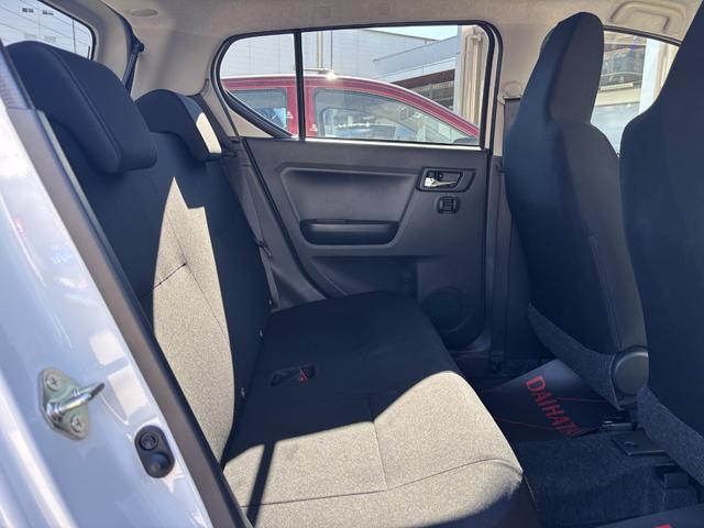 ミライースＸ　ＳＡIII１４インチフルホイールキャップ　ＬＥＤヘッドランプ　電動格納式（カラード）ドアミラー　自発光式デジタルメーターブルーイルミネーションメーター　マニュアルエアコン（ダイヤル式）　キーレスエントリー（静岡県）の中古車