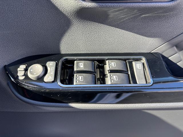 タントカスタムRS15インチアルミホイール キーフリーシステム プッシュボタンスタート オートエアコン(プッシュ式) フルLEDヘッドランプ オート格納式カラードドアミラー 本革巻ステアリングホイール(静岡県)の中古車