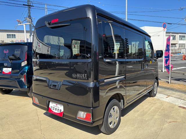 ハイゼットカーゴクルーズＣＶＴ　電動格納式カラードドアミラー　スーパーＵＶＩＲカットガラス（フロントウィンドウ）　１２インチフルホイールキャップ　撥水フルファヴリックシート表皮　大型ＬＥＤ荷室灯　キーフリーシステム（静岡県）の中古車