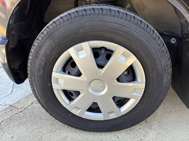 ハイゼットカーゴクルーズＣＶＴ　電動格納式カラードドアミラー　スーパーＵＶＩＲカットガラス（フロントウィンドウ）　１２インチフルホイールキャップ　撥水フルファヴリックシート表皮　大型ＬＥＤ荷室灯　キーフリーシステム（静岡県）の中古車