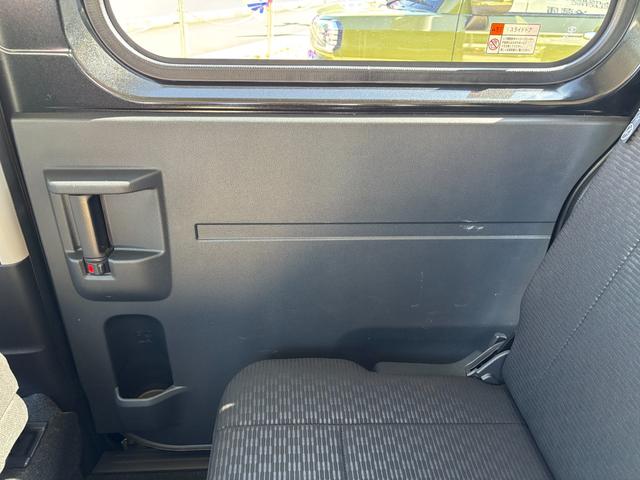 ハイゼットカーゴクルーズＣＶＴ　電動格納式カラードドアミラー　スーパーＵＶＩＲカットガラス（フロントウィンドウ）　１２インチフルホイールキャップ　撥水フルファヴリックシート表皮　大型ＬＥＤ荷室灯　キーフリーシステム（静岡県）の中古車