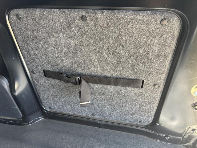 ハイゼットカーゴクルーズＣＶＴ　電動格納式カラードドアミラー　スーパーＵＶＩＲカットガラス（フロントウィンドウ）　１２インチフルホイールキャップ　撥水フルファヴリックシート表皮　大型ＬＥＤ荷室灯　キーフリーシステム（静岡県）の中古車