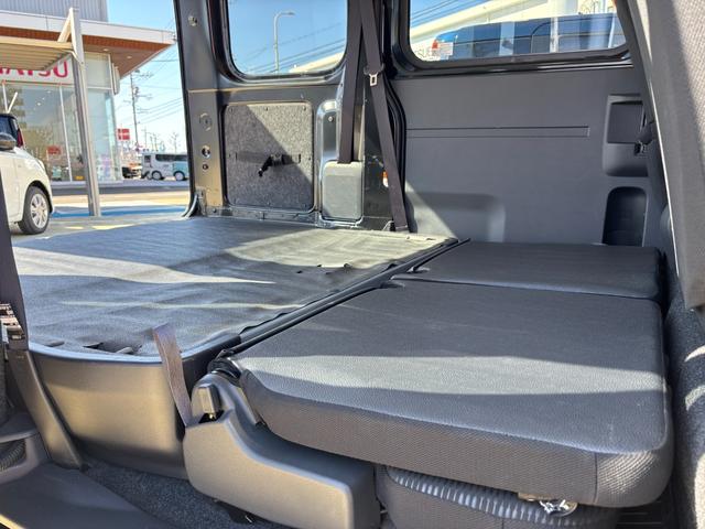 ハイゼットカーゴクルーズＣＶＴ　電動格納式カラードドアミラー　スーパーＵＶＩＲカットガラス（フロントウィンドウ）　１２インチフルホイールキャップ　撥水フルファヴリックシート表皮　大型ＬＥＤ荷室灯　キーフリーシステム（静岡県）の中古車