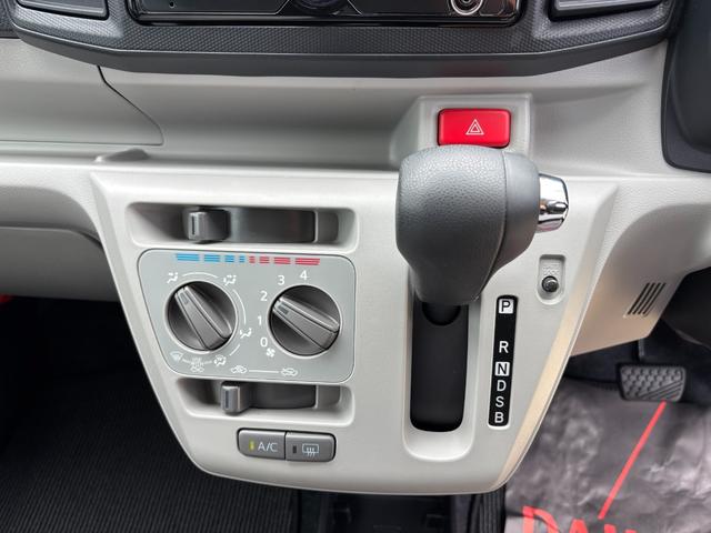 ミライースＸ　ＳＡIII１４インチフルホイールキャップ　ＬＥＤヘッドランプ　電動格納式（カラード）ドアミラー　自発光式デジタルメーターブルーイルミネーションメーター　マニュアルエアコン（ダイヤル式）　キーレスエントリー（静岡県）の中古車