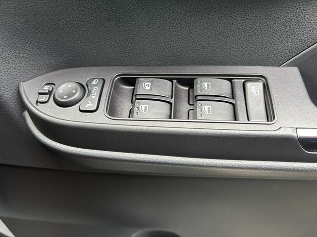 タントカスタムＸ１４インチアルミホイール　大型エアロバンパー　フルＬＥＤヘッドランプ　オート格納式カラードドアミラー　両側パワースライドドア　キーフリーシステム　プッシュボタンスタート（静岡県）の中古車