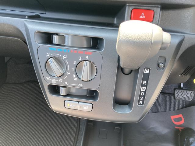 ミライースＬ　ＳＡIII１３インチフルホイールキャップ　マルチリフレクターハロゲンヘッドランプ　可倒式ドアミラー　自発光式デジタルメーターアンバーイルミネーションメーター　マニュアルエアコン（ダイヤル式）　キーレスエントリー（静岡県）の中古車