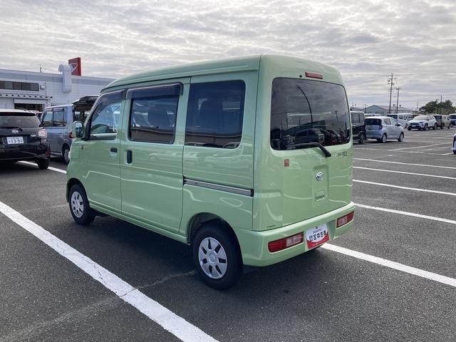 ハイゼットカーゴクルーズターボ５５ｔｈアニバサリゴールドエディション２ＷＤ　４ＡＴ　パワーウィンドウ　電動格納ドアミラー　マニュアルエアコン　フルホイールキャップ　リヤシートヘッドレスト（静岡県）の中古車