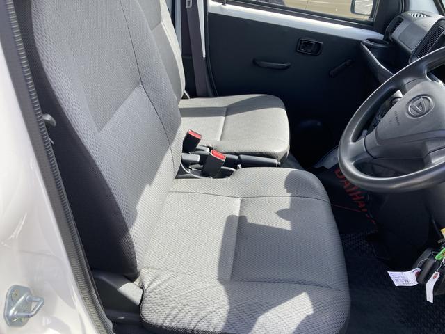 ハイゼットカーゴスペシャル２ＷＤ　４ＡＴ　プリントレザーシート　アッパートレイ　ユースフルナット（３１か所）	マニュアルエアコン（静岡県）の中古車