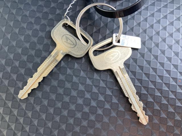 ハイゼットトラックスタンダード4WD CVT スーパーUVカットガラス(フロントウィンドウ) プリントレザーシート表皮 マニュアルエアコン クリーンエアフィルター 電動式パワーステアリング(静岡県)の中古車